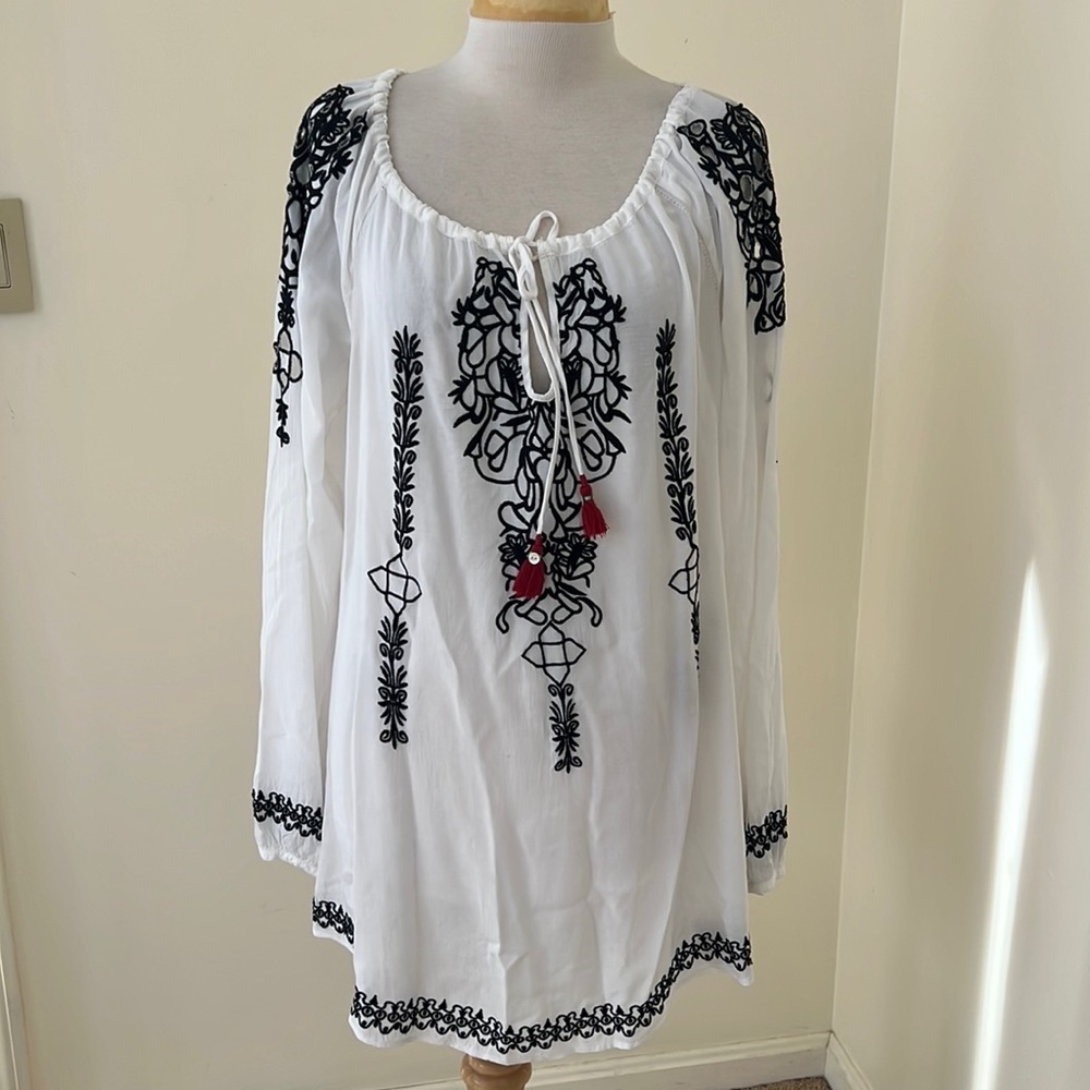 Johnny Was Biya small white embroidered long sleeve top.